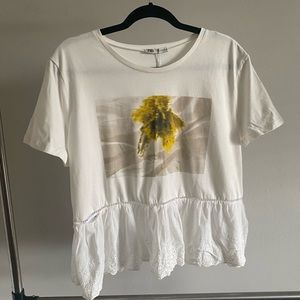 Zara blurry flower photographer lace bottom top
